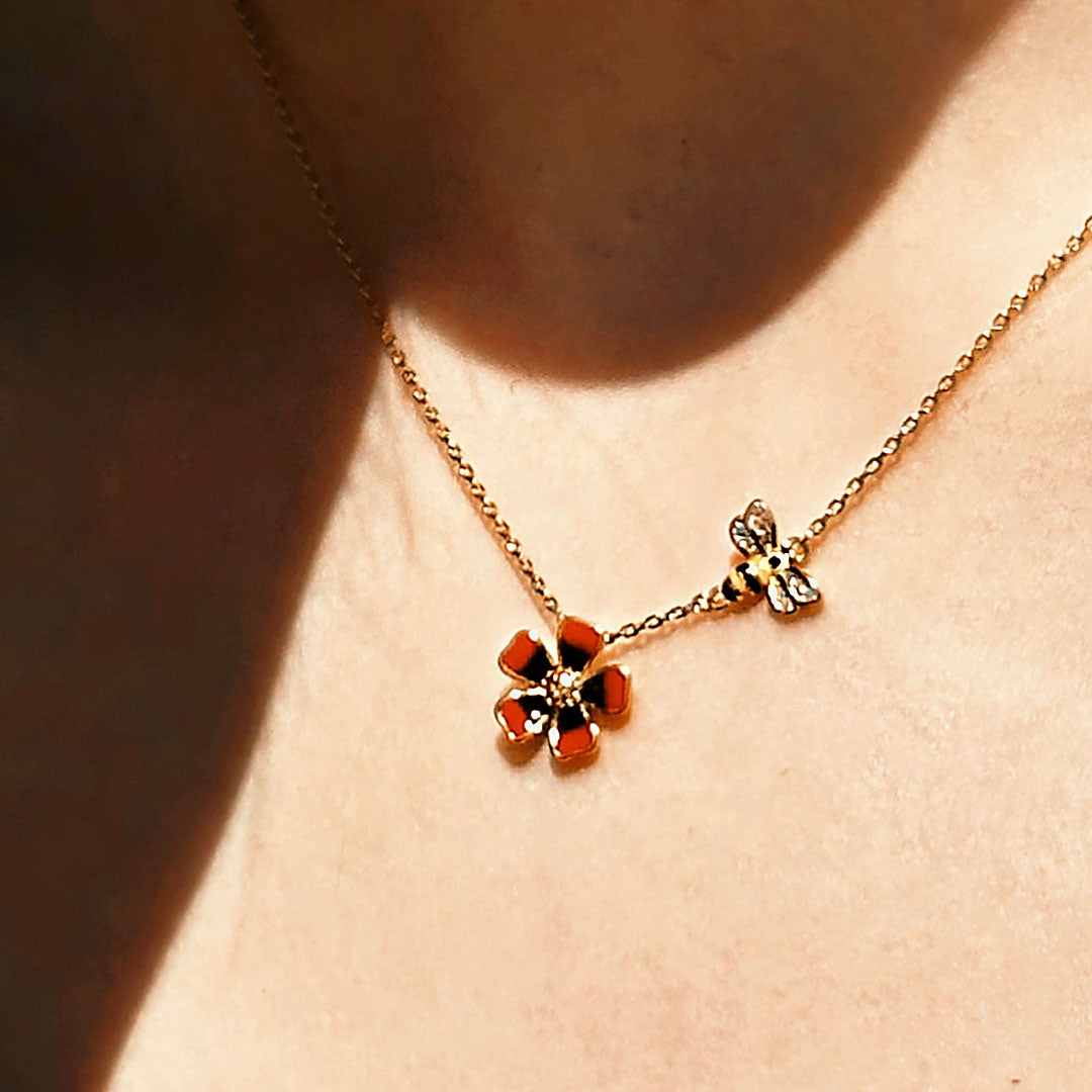 Silberkette, Blume und Biene mit funkelnden Steinen | Vergoldet